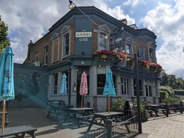 Best Sports Bars in London - Angel Oak