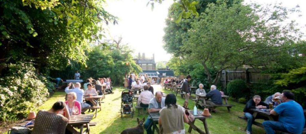 Best Sports Bars in London - Angel Oak
