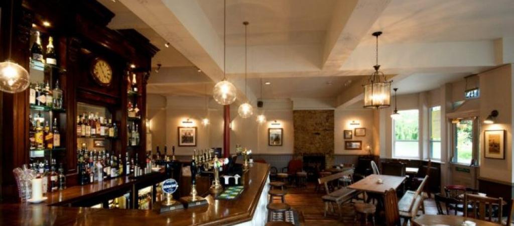 Best Sports Bars in London - Angel Oak