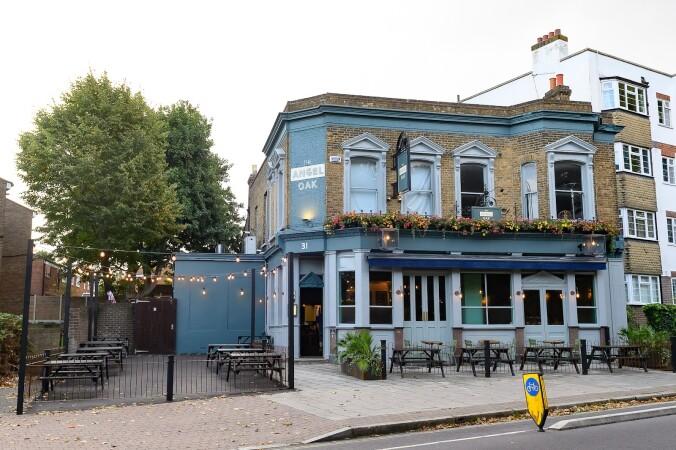 Best Sports Bars in London - Angel Oak