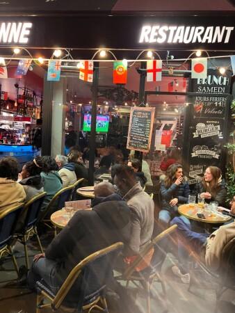 Best Sports Bars in Paris - L'étoile de Charonne