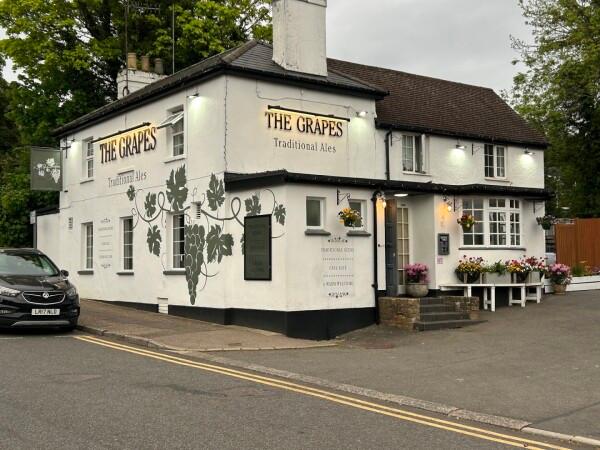 Best Sports Bars in Boxmoor - Grapes