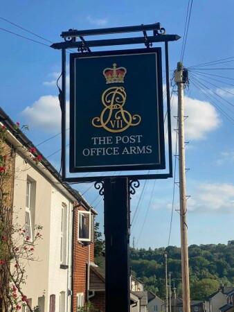 Best Sports Bars in Boxmoor - Post Office Arms