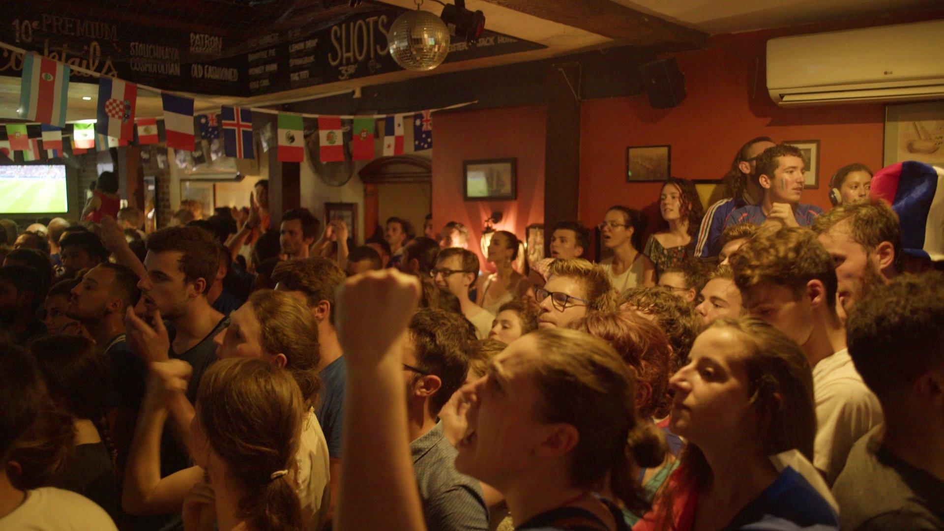 Best Sports Bars in Bordeaux - HMS Victory