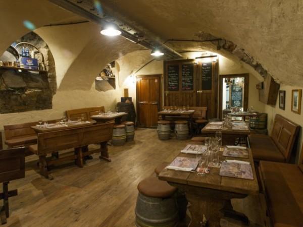 Best Sports Bars in Lyon - Elephant & Castle