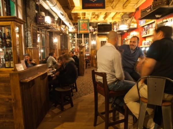 Best Sports Bars in Lyon - Elephant & Castle