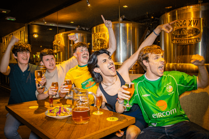 Best Sports Bars in Paris - Frog XVI