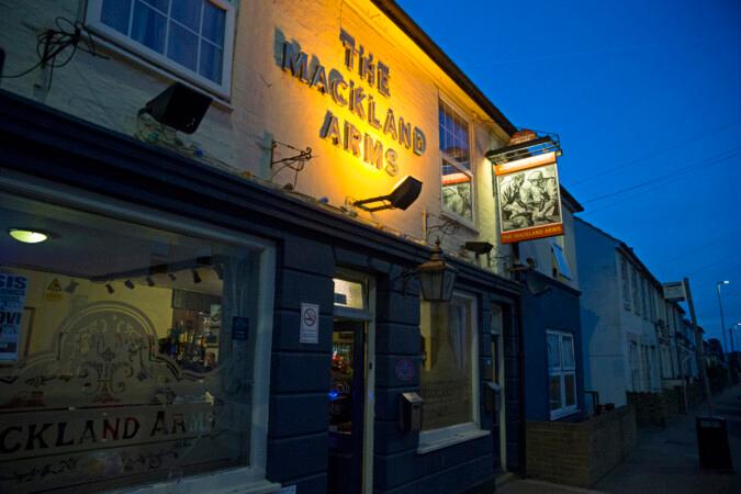 Best Sports Bars in Rainham - Mackland Arms