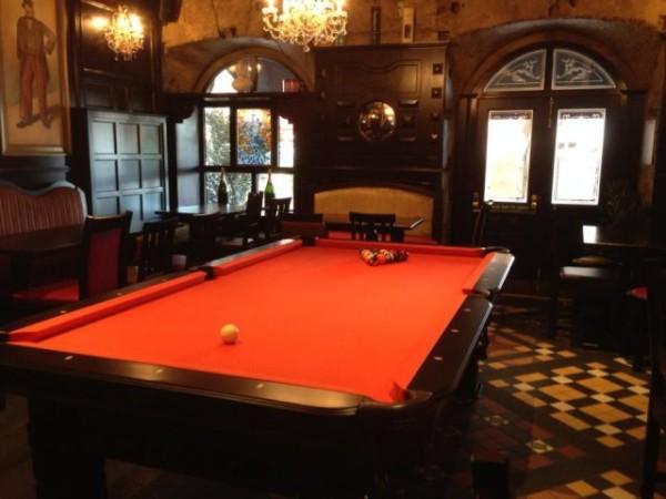 Best Sports Bars in Marseille - The Queen Victoria