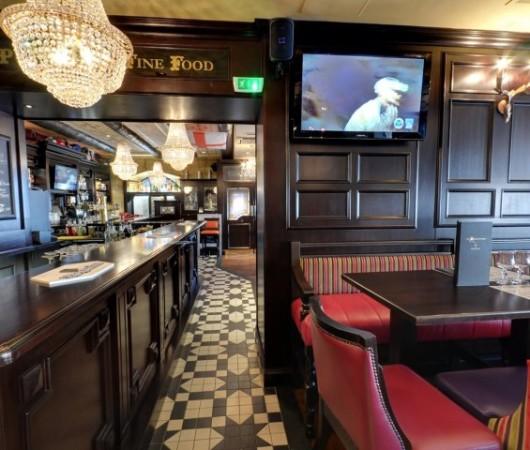 Best Sports Bars in Marseille - The Queen Victoria