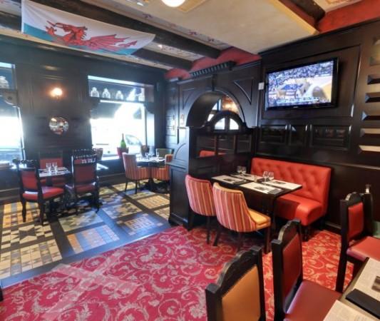 Best Sports Bars in Marseille - The Queen Victoria