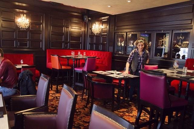 Best Sports Bars in Marseille - The Queen Victoria