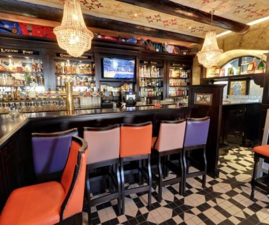 Best Sports Bars in Marseille - The Queen Victoria