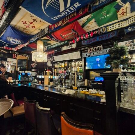 Best Sports Bars in Marseille - The Queen Victoria