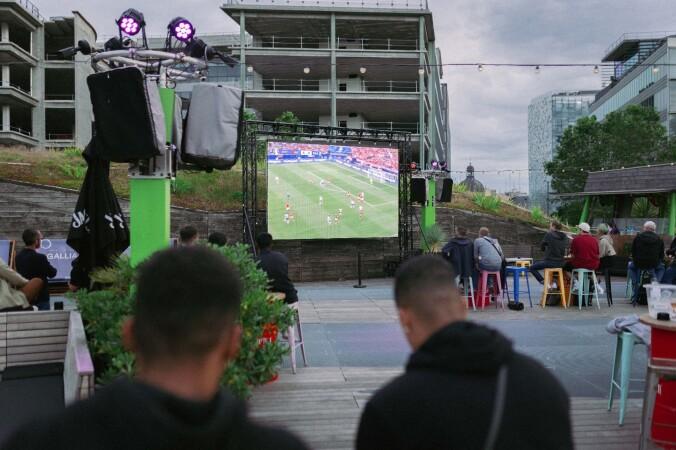 Best Sports Bars in Paris - Café Oz Rooftop