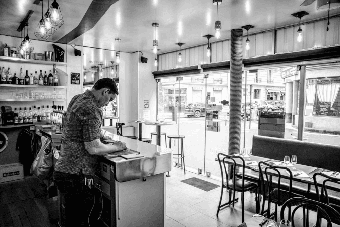 Les Meilleurs Bars à Paris - Le Petit Hameau - Bistrot à l'ancienne