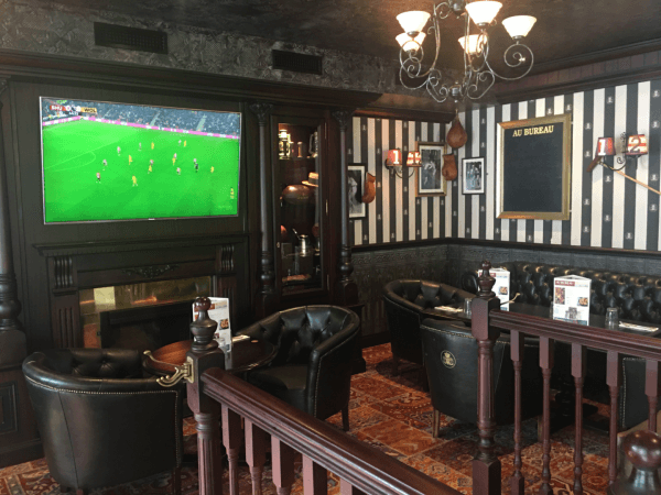 Best Sports Bars in Courbevoie - Au Bureau Courbevoie