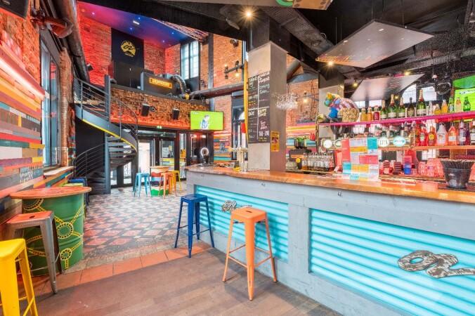 Best Sports Bars in Toulouse - Café Oz Toulouse