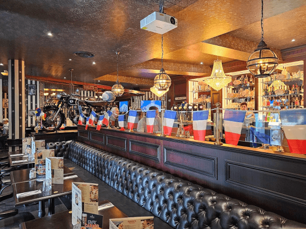 Les Meilleurs Bars à Laval - Au Bureau Laval