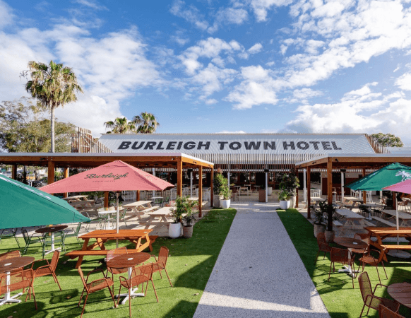 Best Sports Bars in Gold Coast - Burleigh Town Hotel