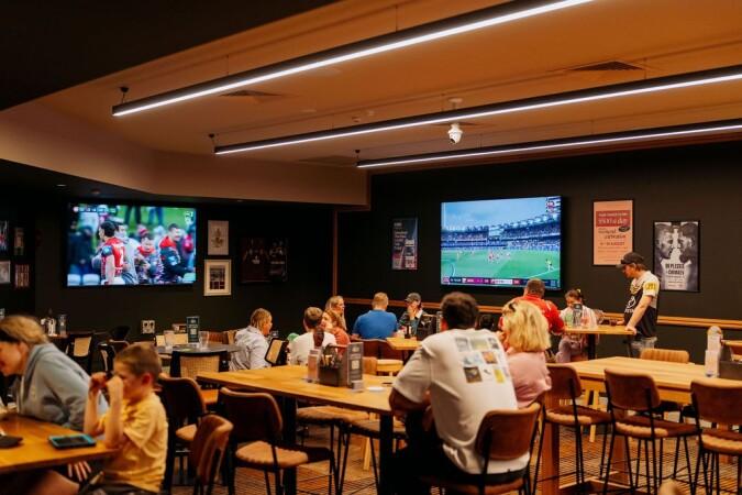 Best Sports Bars in Gold Coast - Runaway Bay Tavern