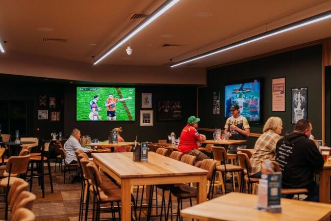Best Sports Bars in Gold Coast - Runaway Bay Tavern