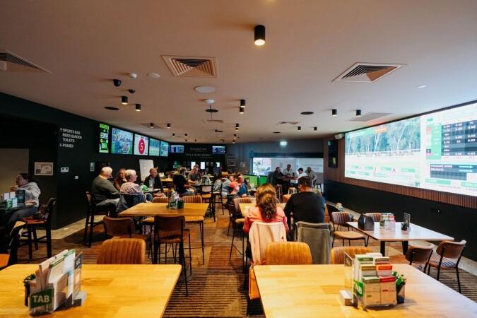 Best Sports Bars in Gold Coast - Runaway Bay Tavern