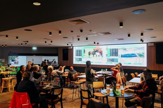 Best Sports Bars in Gold Coast - Runaway Bay Tavern