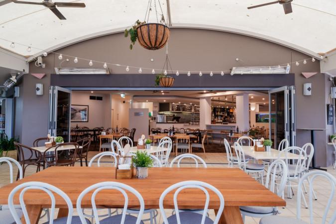 Best Sports Bars in Gold Coast - Runaway Bay Tavern