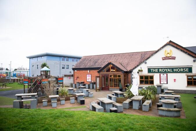 Best Sports Bars in Warwick - Royal Horse (Warwick)