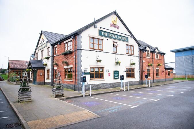 Best Sports Bars in Warwick - Royal Horse (Warwick)