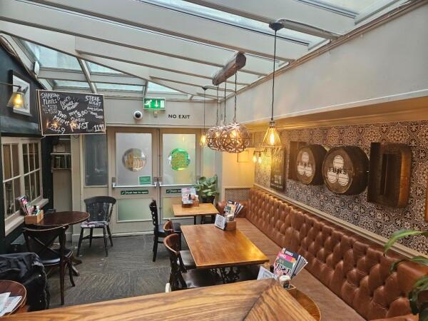 Les Meilleurs Bars à Uxbridge - Three Tuns (Uxbridge)