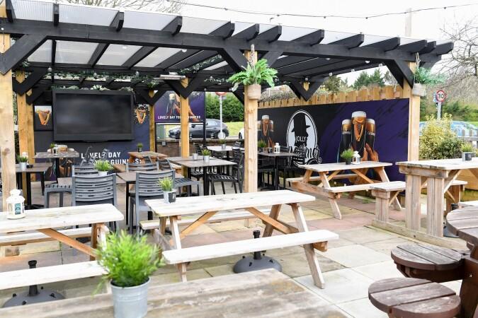 Best Sports Bars in Luton - Jolly Milliner (Luton)