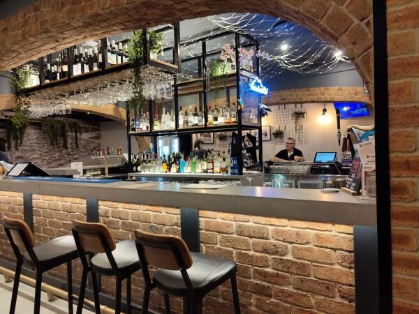 Best Sports Bars in Surfers Paradise - The Local Tavern