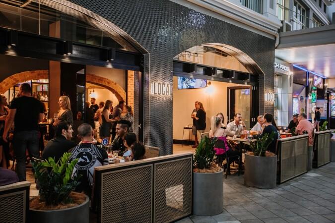 Best Sports Bars in Surfers Paradise - The Local Tavern