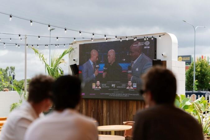 Best Sports Bars in Hope Island - Hope Island Tavern