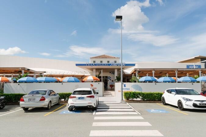 Best Sports Bars in Hope Island - Hope Island Tavern