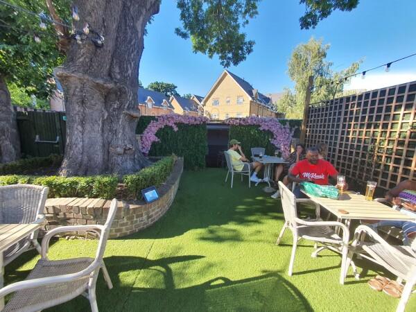 Best Sports Bars in Dulwich - The Cherry Tree