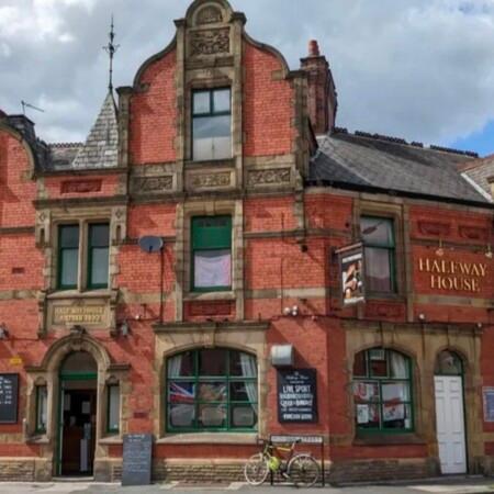 Best Sports Bars in manchester - Halfway house