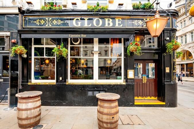 Best Sports Bars in London - Globe