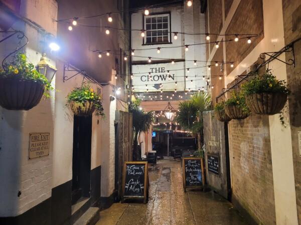 Best Sports Bars in Oxford - Crown