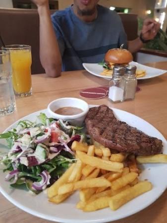 Best Sports Bars in Penshurst - Penshurst Hotel