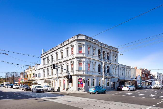 Best Sports Bars in Hawthorn - Riversdale Hotel