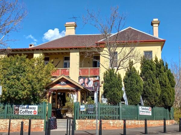 Best Sports Bars in Springwood - Oriental Hotel