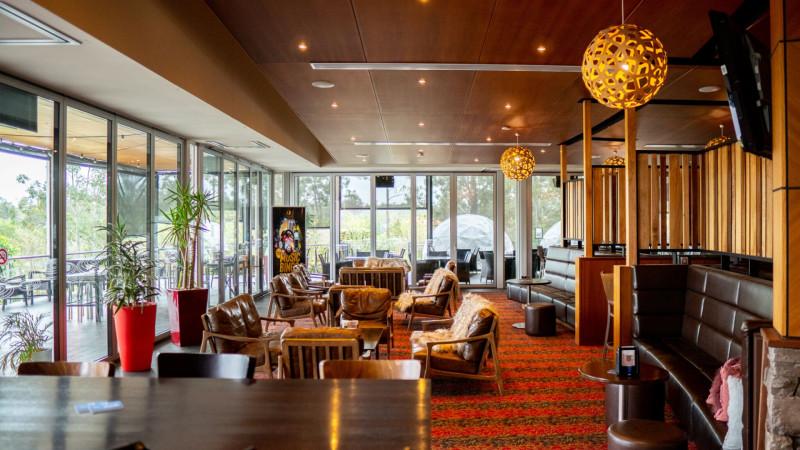 Best Sports Bars in Springfield Lakes - Springlake Hotel