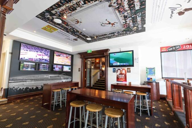 Best Sports Bars in Kew - Harp Of Erin Hotel