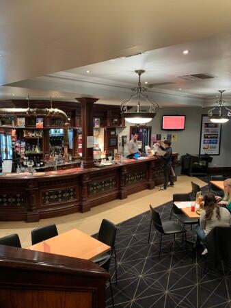 Best Sports Bars in Kew - Harp Of Erin Hotel