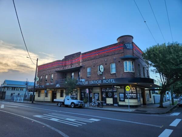 Best Sports Bars in Newcastle - Hamilton Station Hotel