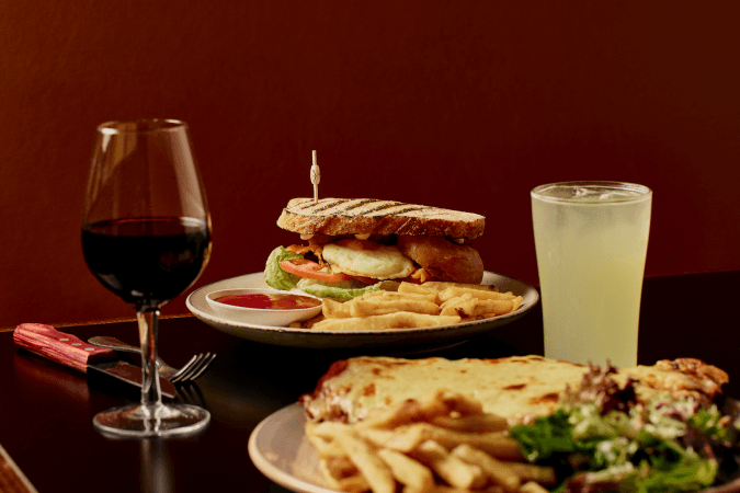 Best Sports Bars in Melbourne - Skinny Dog Hotel