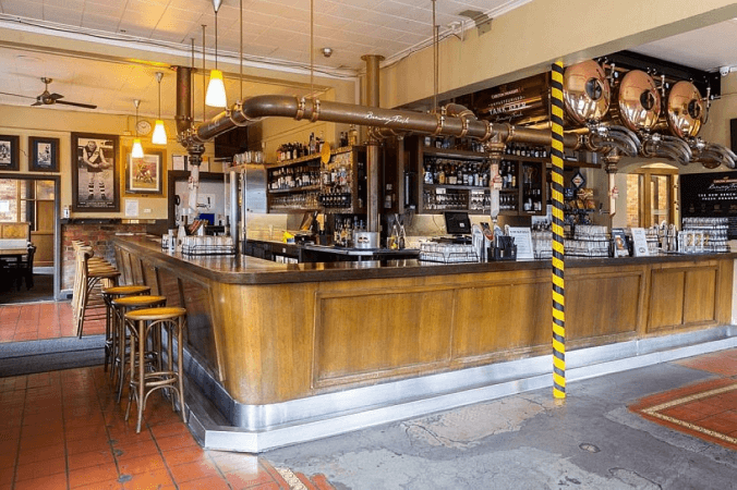 Best Sports Bars in Richmond - London Tavern Hotel